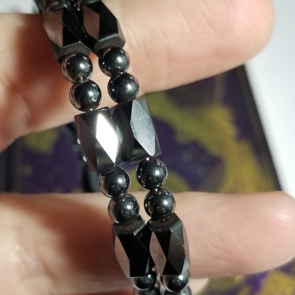 Magnetic Hematite bead bracelet memory wire black stone - Picture 4 of 8
